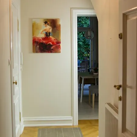 Rentapartments - Garden De Luxe Apartment