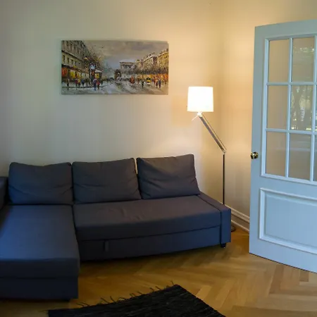 Rentapartments - Garden De Luxe Apartment